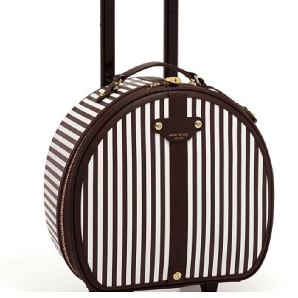 ISO Henri Bendel Wheelie